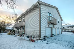 240 Chippewa Ct, Bolingbrook, IL 60440 - Photo 3