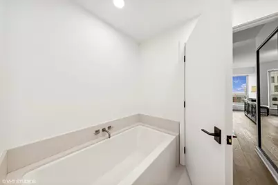 57 E Delaware Place #2805, Chicago, IL 60611 - Photo 17