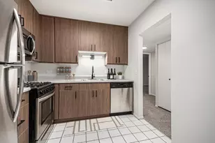 700 Wellington Ave, Elk Grove Village, IL 60007 - Photo 5