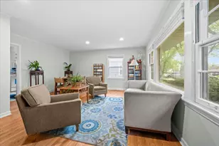 1042 Alfini Dr, Des Plaines, IL 60016 - Photo 3
