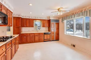 2537 Pick Dr, Glenview, IL 60025 - Photo 7