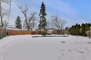 2537 Pick Dr, Glenview, IL 60025 - Photo 23