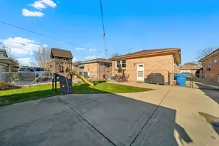 6814 N Dowagiac Ave, Chicago, IL 60646 - Photo 37