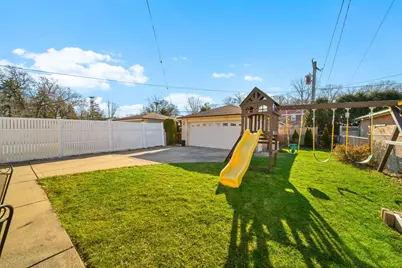 6814 N Dowagiac Avenue, Chicago, IL 60646 - Photo 35