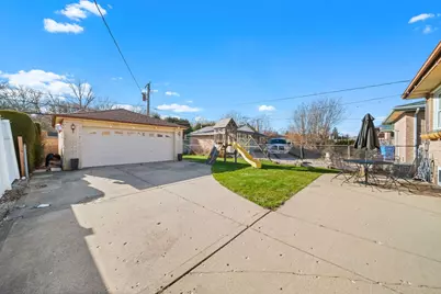 6814 N Dowagiac Avenue, Chicago, IL 60646 - Photo 33
