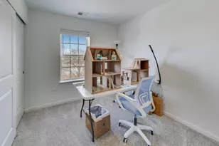 709 Neubauer Circle, Lindenhurst, IL 60046 - Photo 17