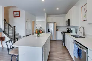 709 Neubauer Circle, Lindenhurst, IL 60046 - Photo 7