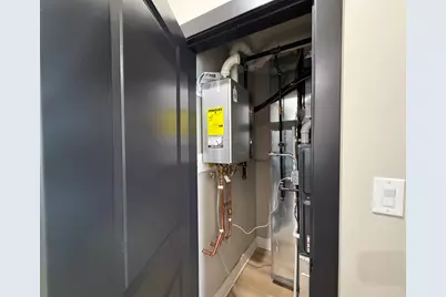 5252 W Berteau Avenue #2, Chicago, IL 60641 - Photo 11