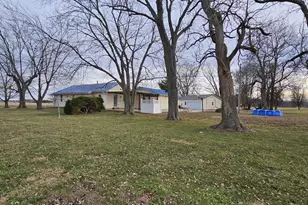 793 County Road 635 E, Wayne City, IL 62895 - Photo 3