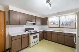 606 De Angelis Ct, Chicago Heights, IL 60411 - Photo 9