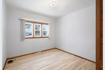 606 De Angelis Court, Chicago Heights, IL 60411 - Photo 5