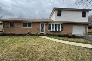 436 Springhill Dr, Roselle, IL 60172 - Photo 1