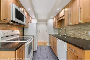 5600 Hillcrest Ln, Lisle, IL 60532 - Photo 7