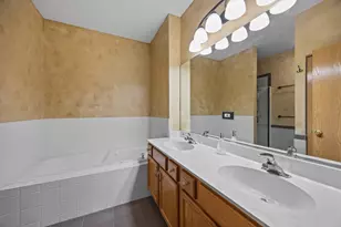 192 Brompton Ln, Sugar Grove, IL 60554 - Photo 9