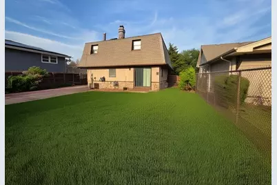 10530 S 82nd Court, Palos Hills, IL 60465 - Photo 3