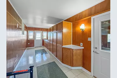 1165 N Henderson Road, Freeport, IL 61032 - Photo 3