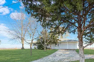 1165 N Henderson Rd, Freeport, IL 61032 - Photo 1