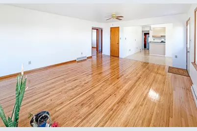 1165 N Henderson Road, Freeport, IL 61032 - Photo 9