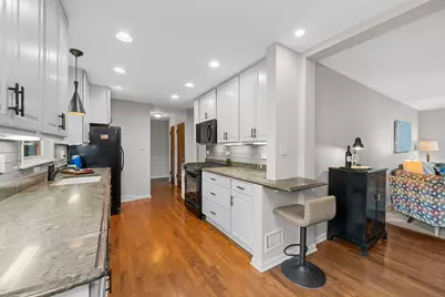 703 E Thomas Street, Arlington Heights, IL 60004 - Photo 9