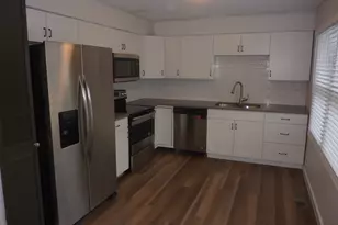 1919 Finchley Ct, Schaumburg, IL 60194 - Photo 9