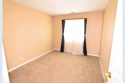 939 Mesa Drive, Lake in the Hills, IL 60156 - Photo 13