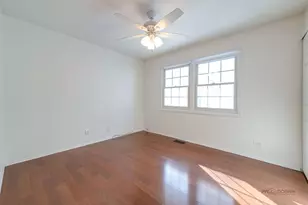 915 Plum Grove Cir, Buffalo Grove, IL 60089 - Photo 9