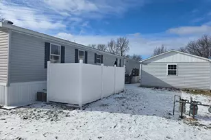 6 Leo Dr, Bloomington, IL 61701 - Photo 3