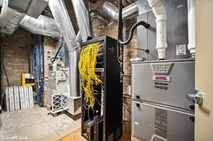 1348 W Concord Pl, Chicago, IL 60622 - Photo 39