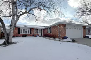 1819 W Thornwood Ln, Mount Prospect, IL 60056 - Photo 3