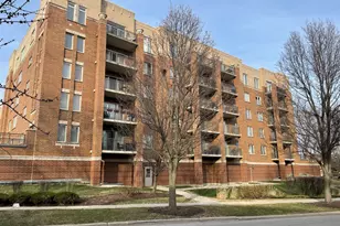 655 Perrie Dr, Elk Grove Village, IL 60007 - Photo 1