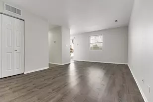 46 Gant Cir, Streamwood, IL 60107 - Photo 3