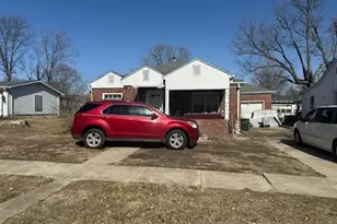 235 E Madison St, Paris, IL 61944 - Photo 1