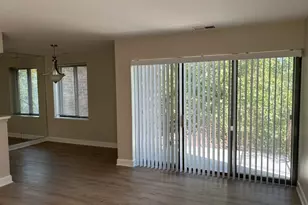 425 Walnut Creek Ln, Lisle, IL 60532 - Photo 3