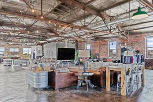 209 E Washington St, Bloomington, IL 61701 - Photo 15