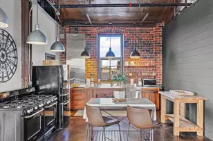 209 E Washington St, Bloomington, IL 61701 - Photo 23