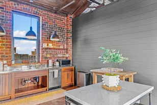 209 E Washington St, Bloomington, IL 61701 - Photo 25