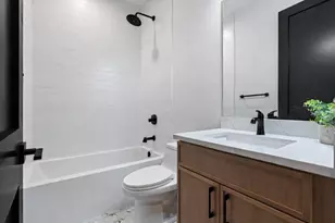 2636 W Evergreen Ave, Chicago, IL 60622 - Photo 17