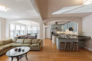 645 W Bittersweet Pl, Chicago, IL 60613 - Photo 3