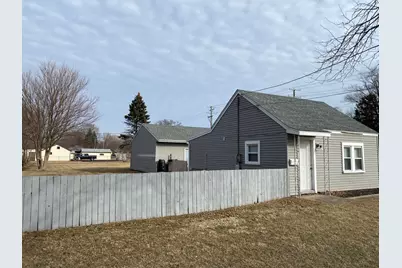 880 E Riverside Boulevard, Loves Park, IL 61111 - Photo 7