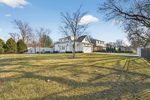 285 Middaugh Rd, Clarendon Hills, IL 60514 - Photo 23