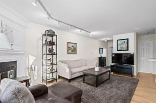 1376 Longacre Ln, Wheeling, IL 60090 - Photo 5