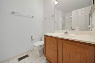 171 Old Oak Ct W, Buffalo Grove, IL 60089 - Photo 13