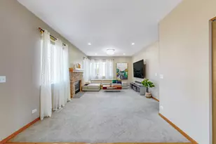 2500 Rosehall Ln, Aurora, IL 60503 - Photo 9