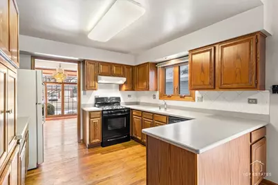 1190 Woodcreek Lane, Hoffman Estates, IL 60169 - Photo 11