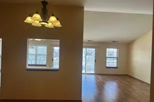 12 Truman Ct, Streamwood, IL 60107 - Photo 9