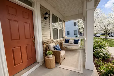 748 Versailles Parkway, Oswego, IL 60543 - Photo 3