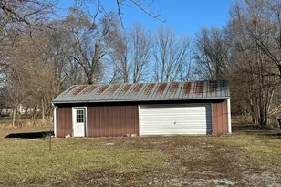 410 N Colfax St, Crescent City, IL 60928 - Photo 3