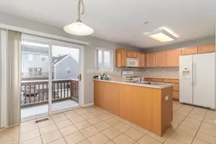 520 Lincoln Station Dr, Oswego, IL 60543 - Photo 9