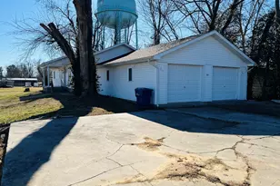 1007 Murphy St, Eldorado, IL 62930 - Photo 5