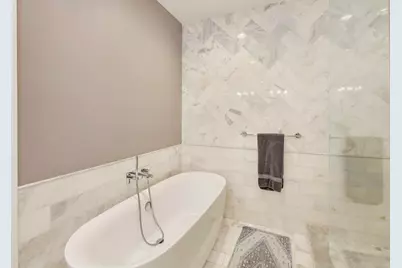 2429 W Pensacola Avenue, Chicago, IL 60618 - Photo 21